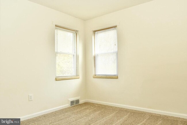 Building Photo - 627 Biggs Ave