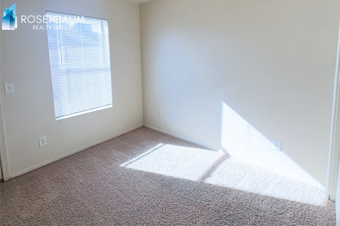 Building Photo - 8281 W Sandy Ln