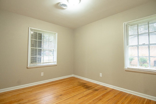 Building Photo - 895 Greg Dr