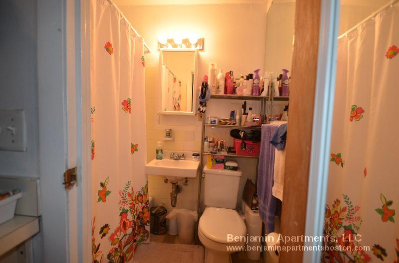 Building Photo - 28 S Huntington Ave