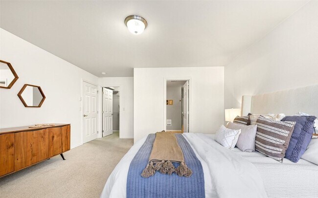 Building Photo - 4160 Deemer Rd
