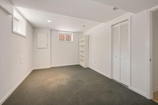 Building Photo - 4505 Alton Pl NW