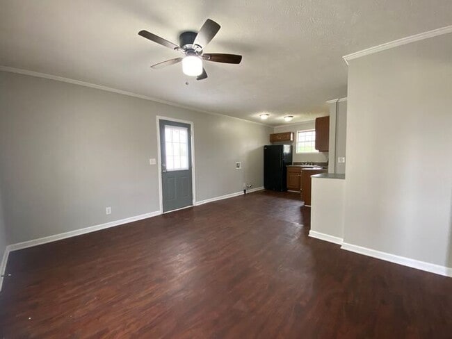 Building Photo - Cute Renovated 2 Bedroom Duplex in East Nashville!