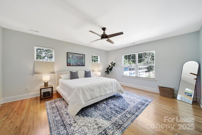 Building Photo - 3222 Clark St