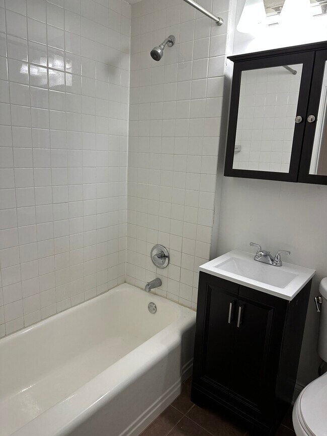 Building Photo - 1133 N State St