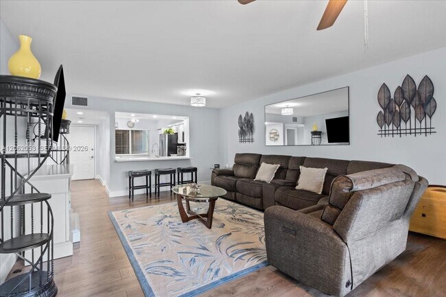 Building Photo - 12500 SW 5th Ct