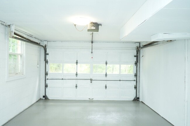 Building Photo - 4419 Dickerson Rd