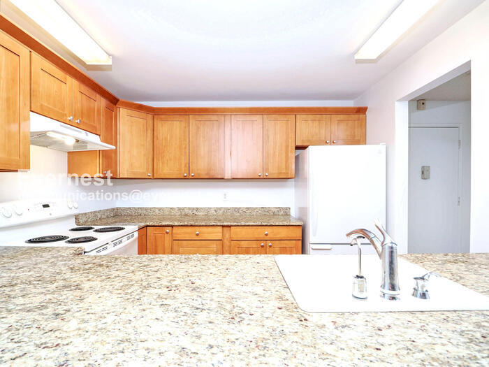 Building Photo - 6260 139th Ave NE