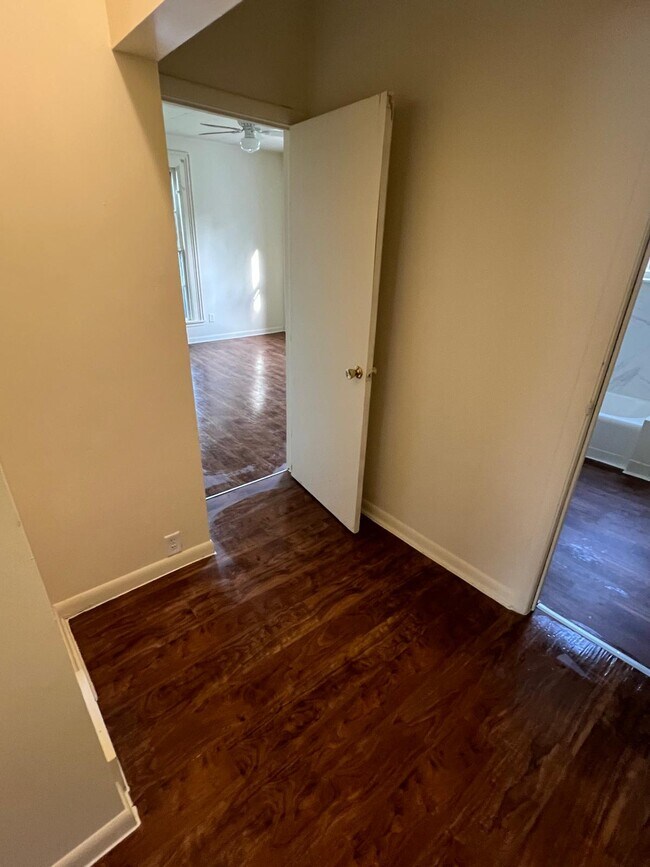 Building Photo - 453 N Washington St