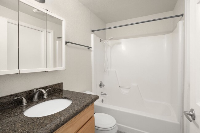 Building Photo - 10012 NE 117th Ct