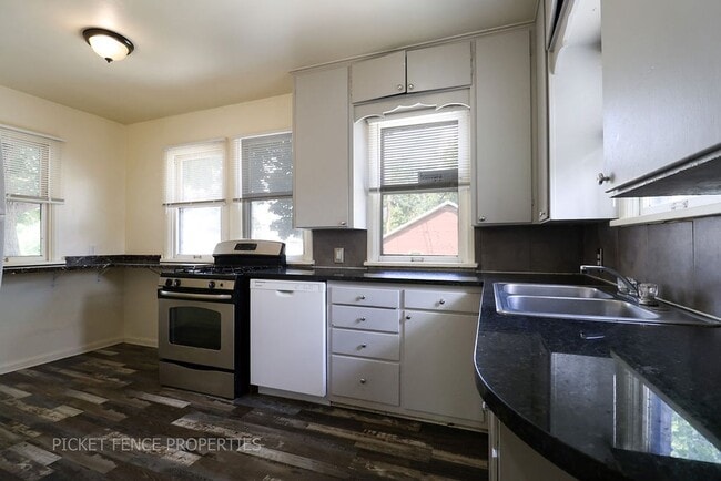 Building Photo - MOVE IN SPECIAL $500 OFF FIRST MONTHS RENT...