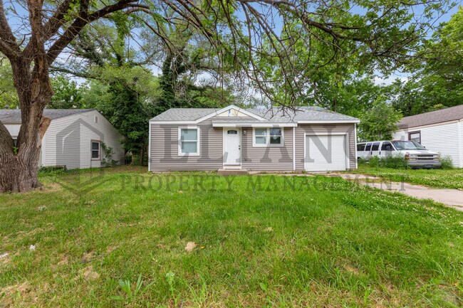 Primary Photo - 1041 S Christine Ave