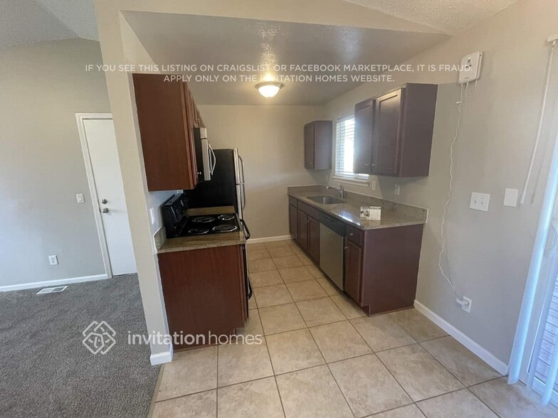 Building Photo - 4572 S Buckley Way