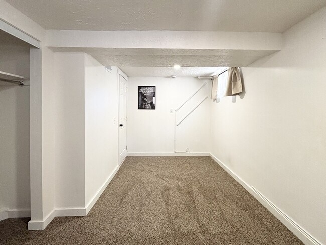 Building Photo - 1415-1417-1417 Hollywood Ave