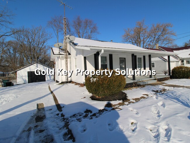 Building Photo - MUNCIE 3 BR 1 BA House with Garage and Covered Porch (SECTION 8 APPROVED)