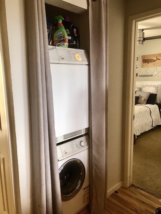 Washer/Dryer in unit - 3985 Hortensia St