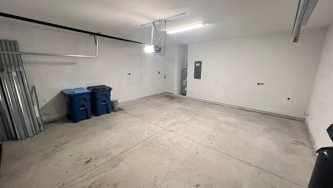 Building Photo - Spacious 4BR Home with Well Water, Pet-Friendly & No HOA