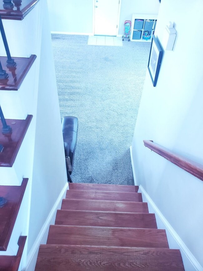 Building Photo - Deep Creek