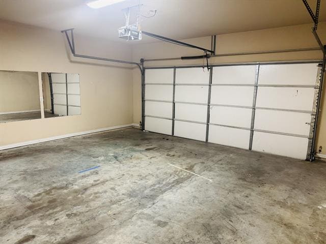 Building Photo - 1627 Summerhill Ct