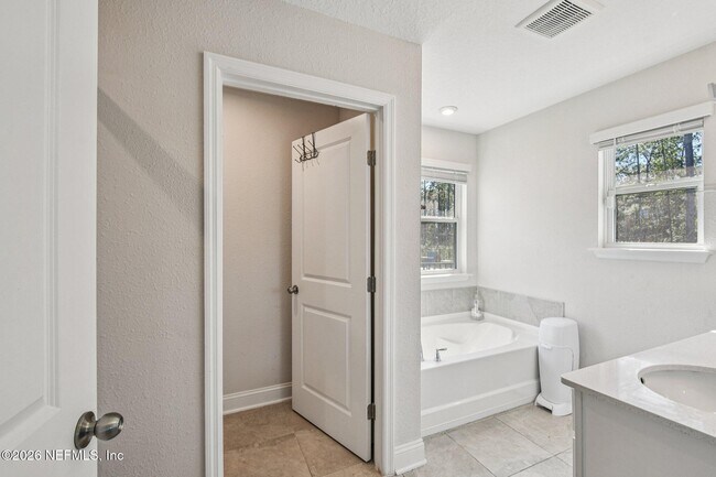 Building Photo - 13220 Cameron Vly Ct