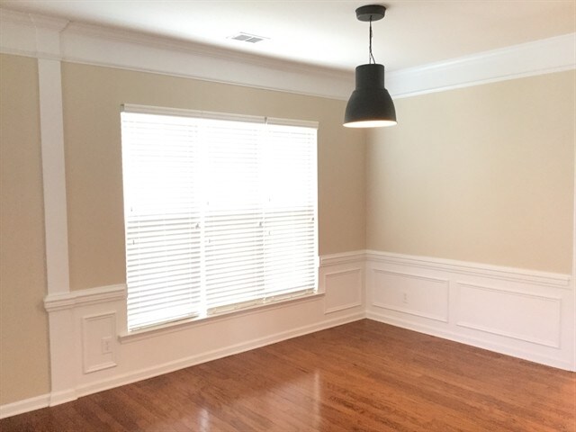 Building Photo - 10820 River Oaks Dr NW