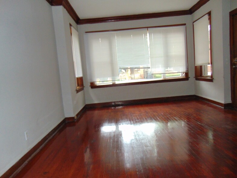 Building Photo - 6729 S Artesian Ave