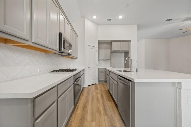 Building Photo - 17110 Mystic Rivers Ln
