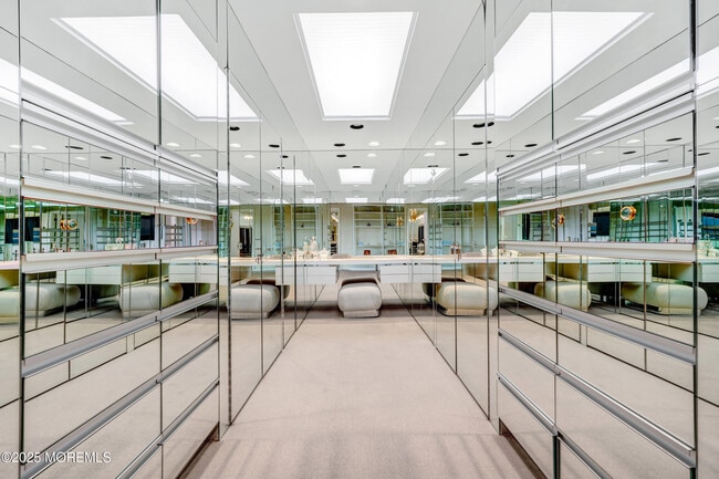 Building Photo - 19 Parker Ave