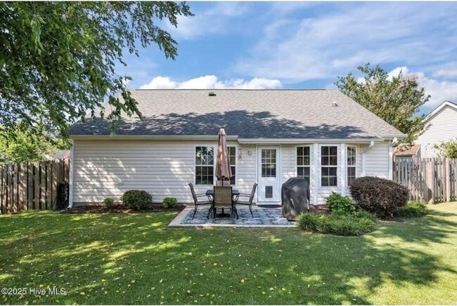 Building Photo - 10024 Birch Pl