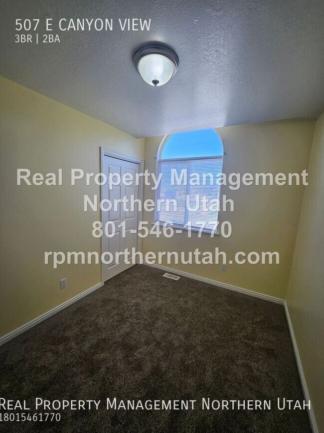 Building Photo - 507 Canyon View Dr
