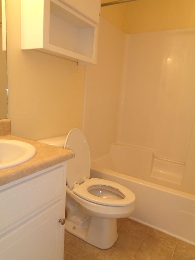 Building Photo - Wakefield Subdivision!!  END UNIT