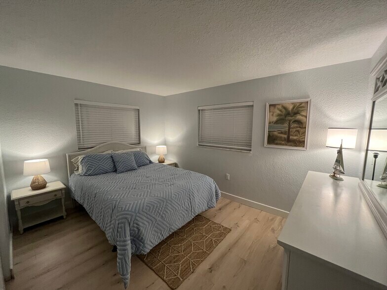 Building Photo - 299 E Central Blvd