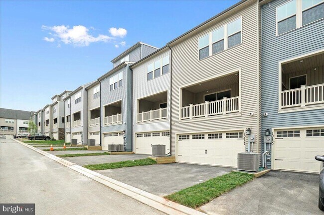 Building Photo - 10132 Lake Linganore Blvd