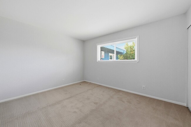Building Photo - Spacious and Well Maintained 3 Bedroom Home in Orange