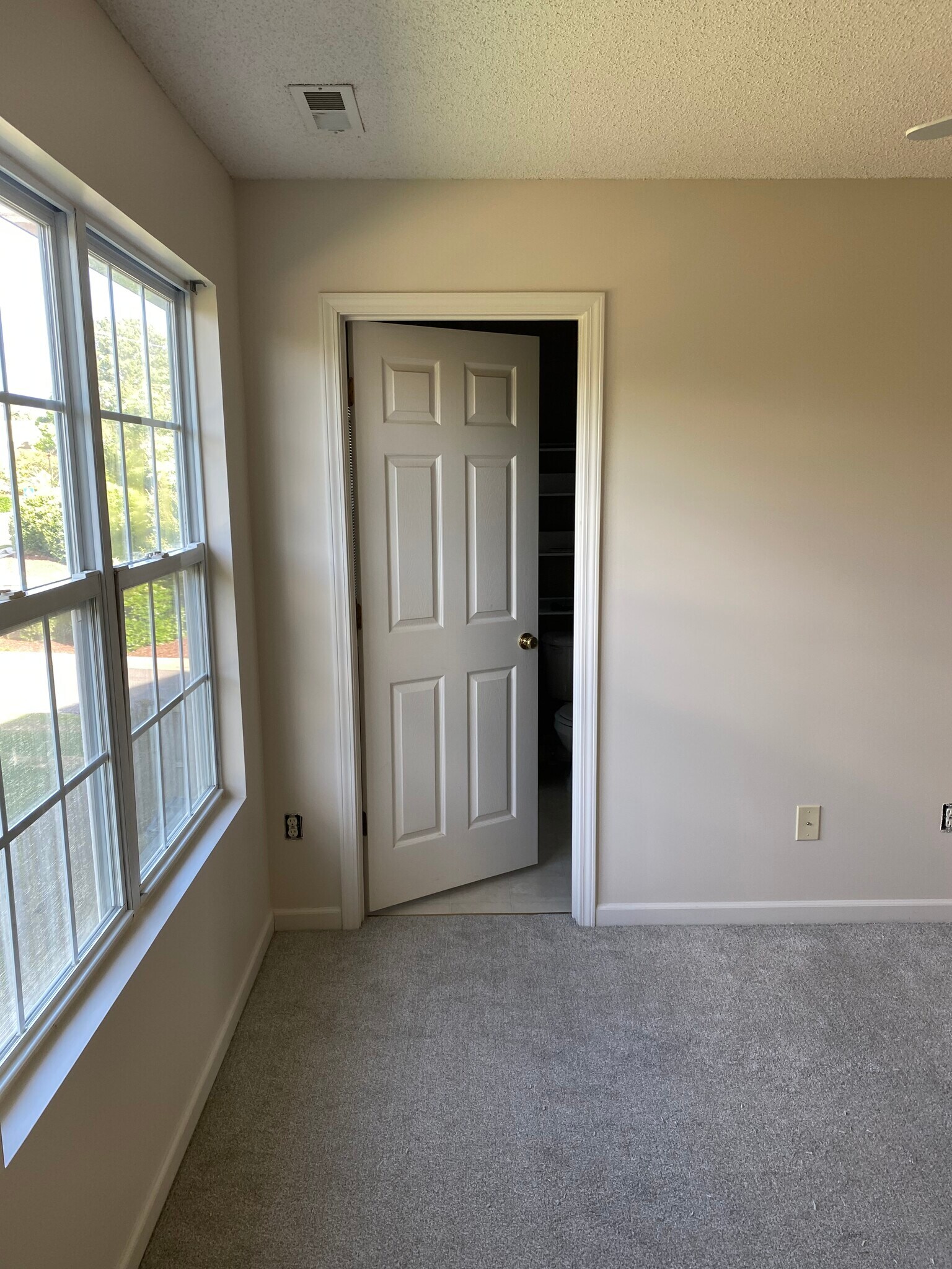 Building Photo - 102 Watertree Ln