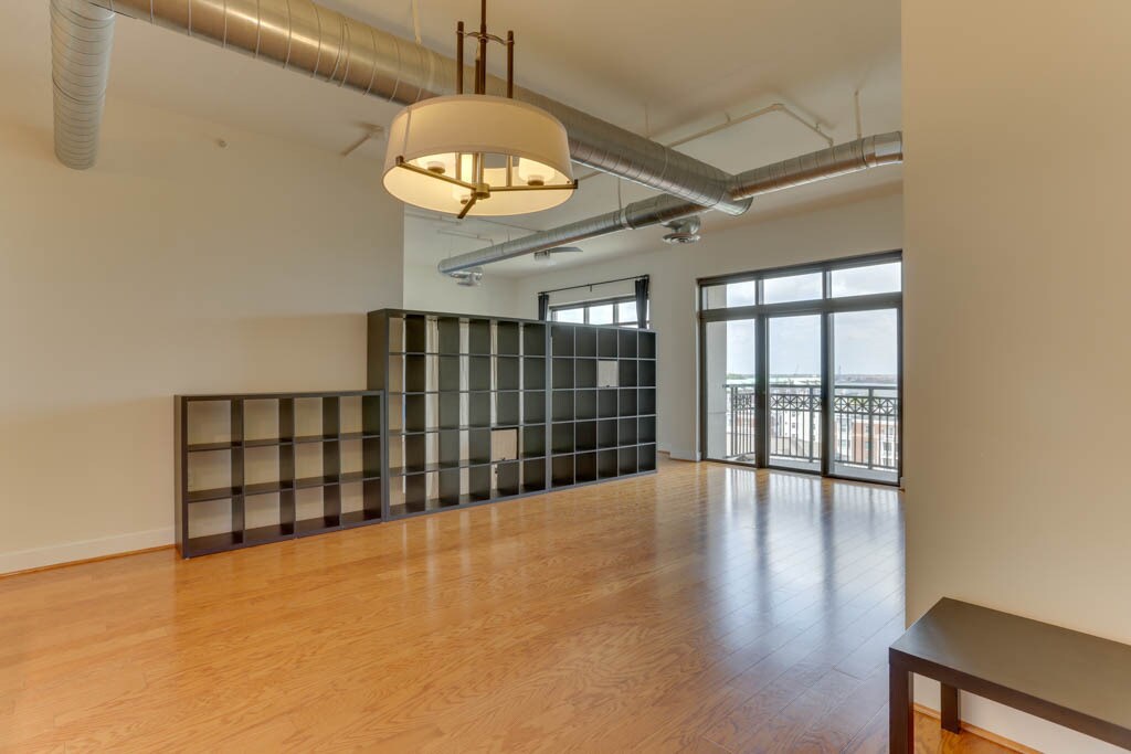 Building Photo - 123 College Pl