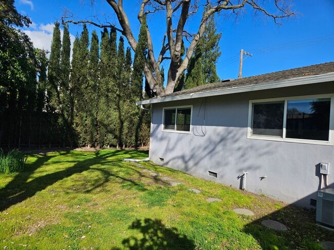 Building Photo - Charming Walnut Creek Ranch-Style Home