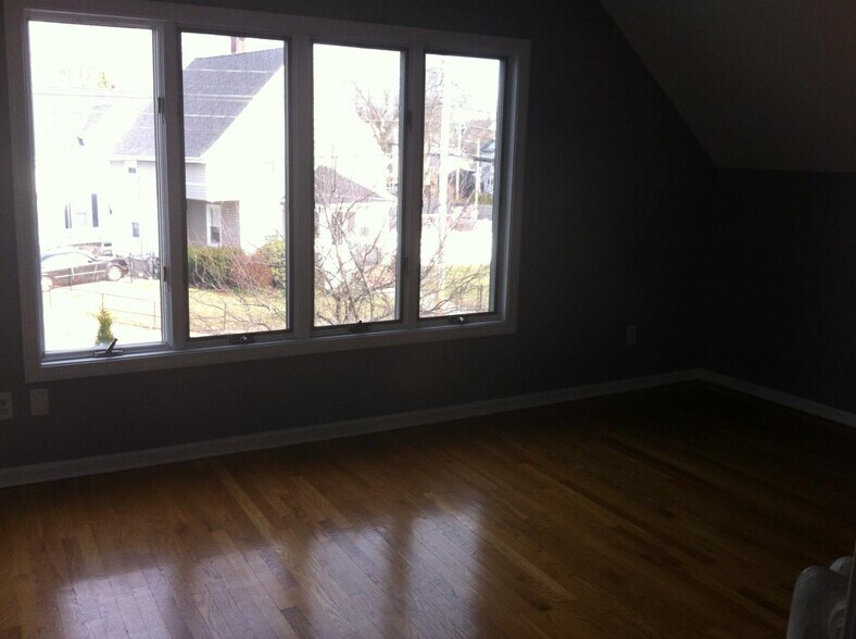 Building Photo - 246 Shaw St