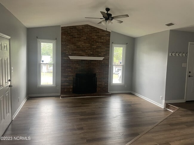 Building Photo - 3337 Redfox Rd