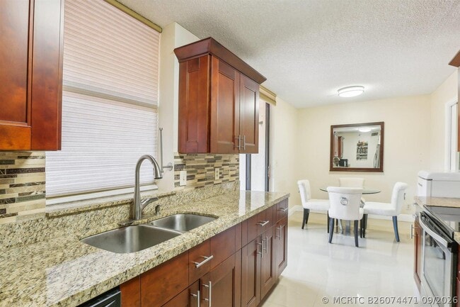 Building Photo - 7153 Promenade Dr