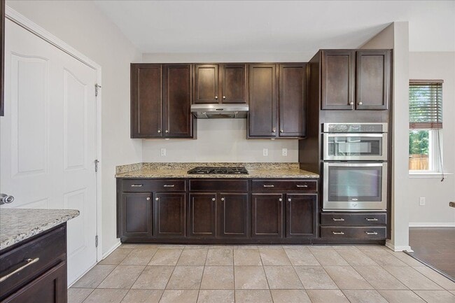 Building Photo - 5600 Yorkwood Dr