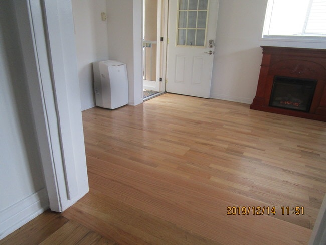 Ground floor Entry - 1352 Ocean Park Blvd