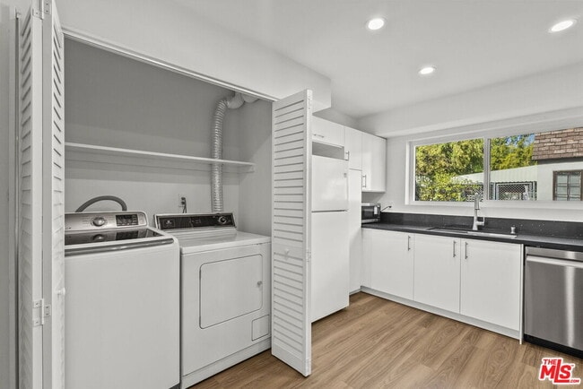 Building Photo - 3663 Los Feliz Blvd