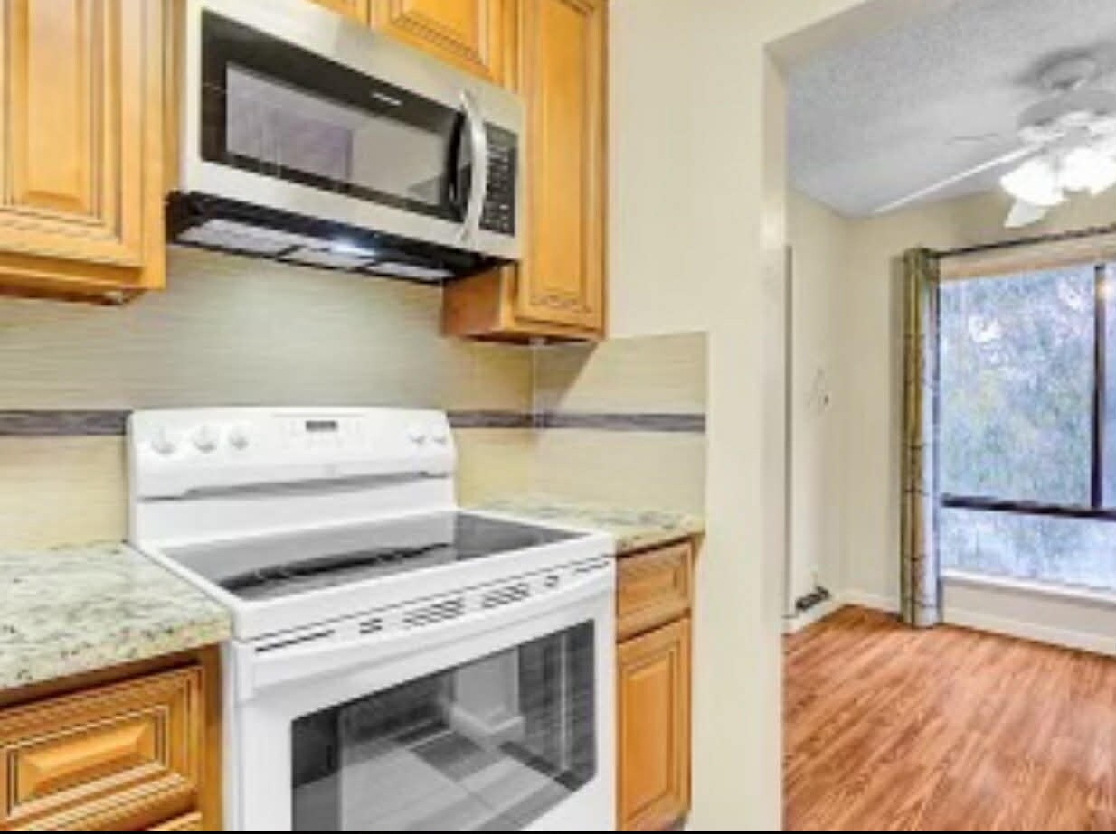 Building Photo - 300 N Civic Dr