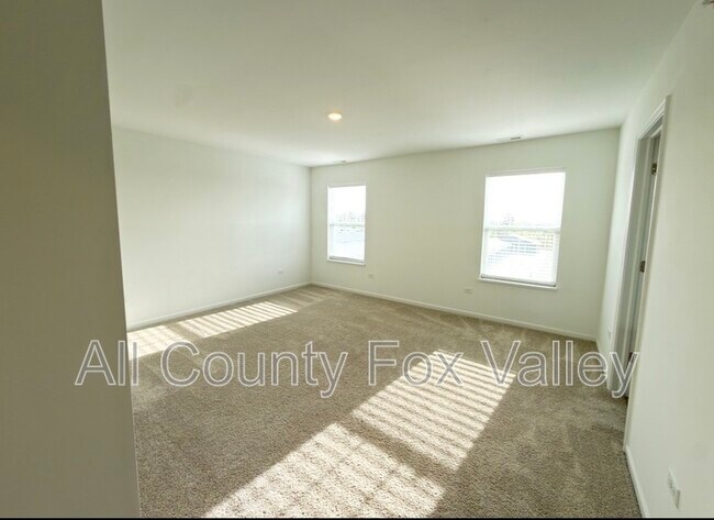 Building Photo - 1135 White Oak Cir