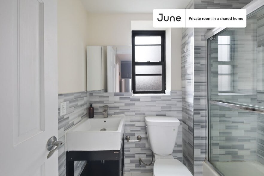 Building Photo - Room in Shared 3 bed/1 bath home in Upper West Side