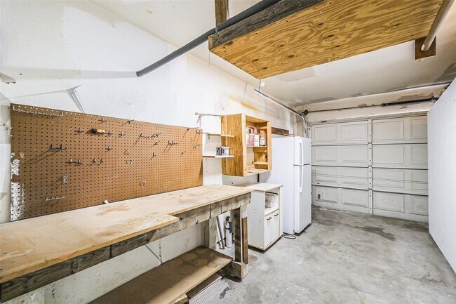 Building Photo - 21330 Park Run Dr