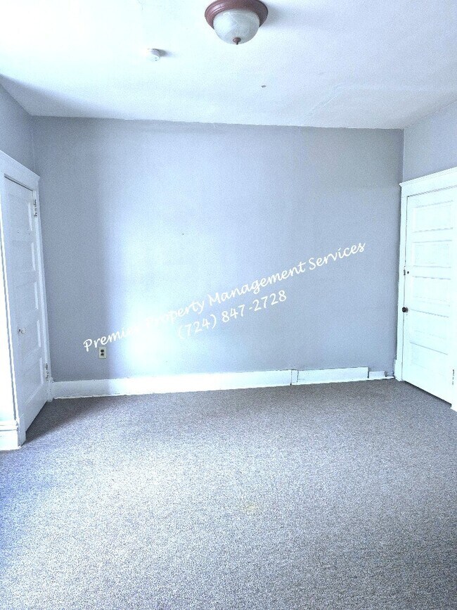 Building Photo - 703 24th St
