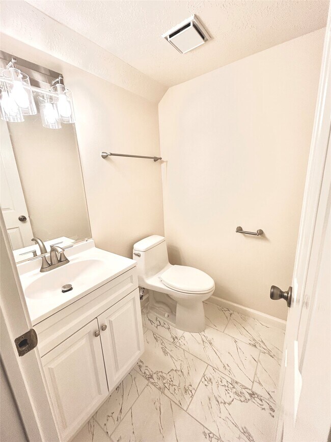 Building Photo - 16319 Chimneystone Dr