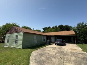 Building Photo - 912-912 Williamson Dr